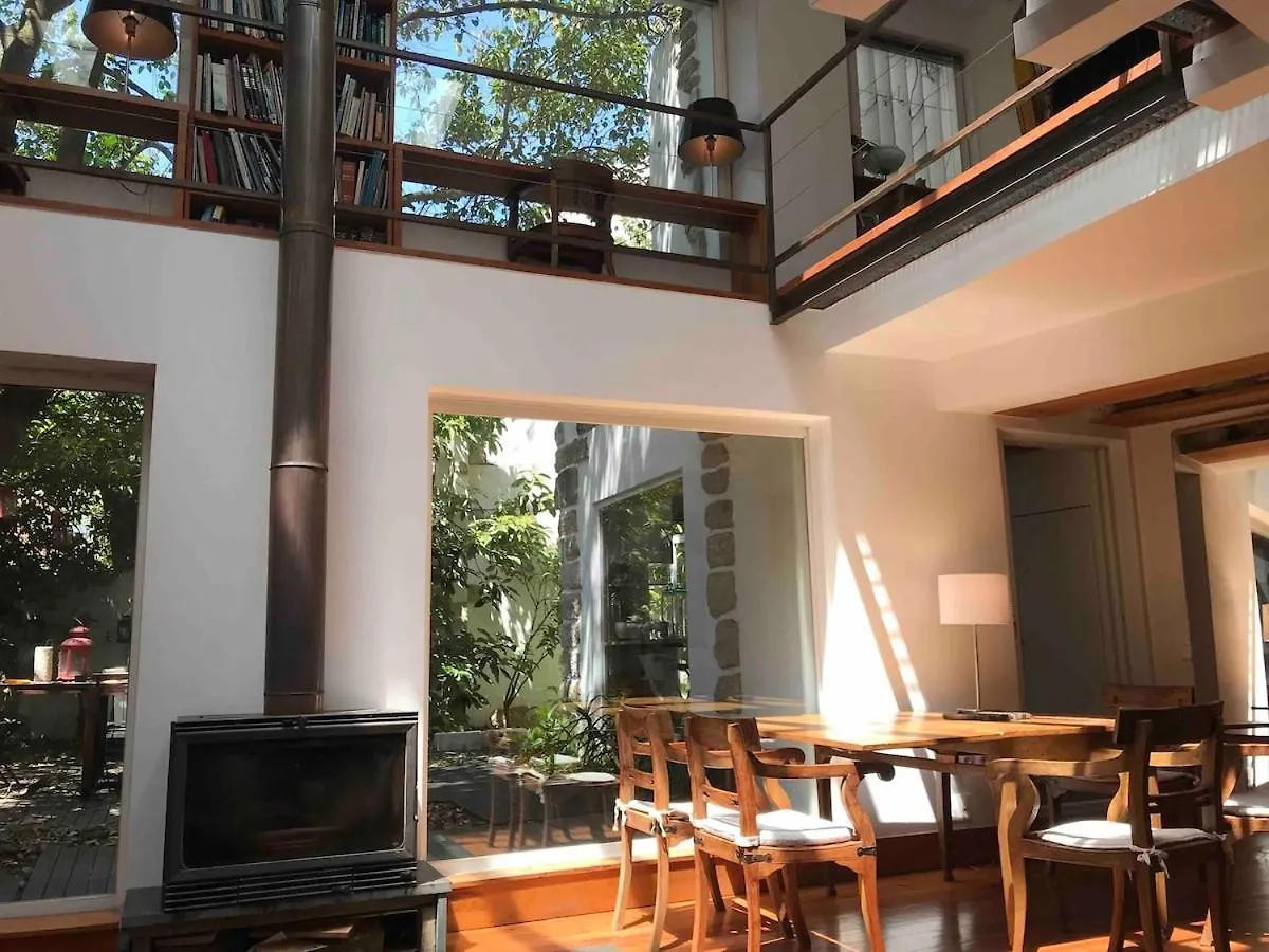Amazing Mezzanine House With Garden - City Centre Lissabon Apartment