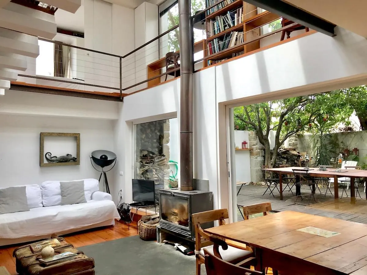 Amazing Mezzanine House With Garden - City Centre Lissabon
