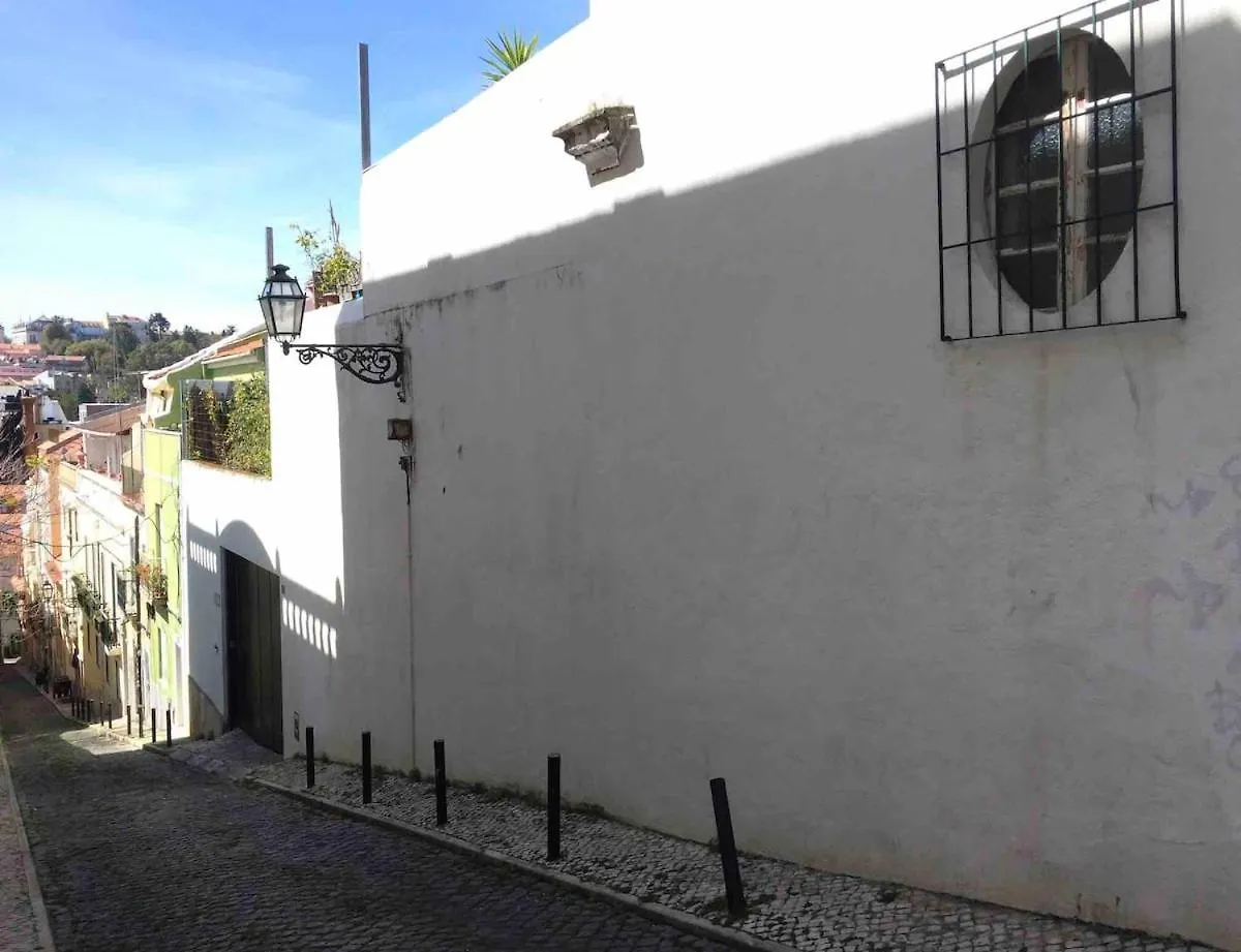 Apartment Amazing Mezzanine House With Garden - City Centre Lissabon