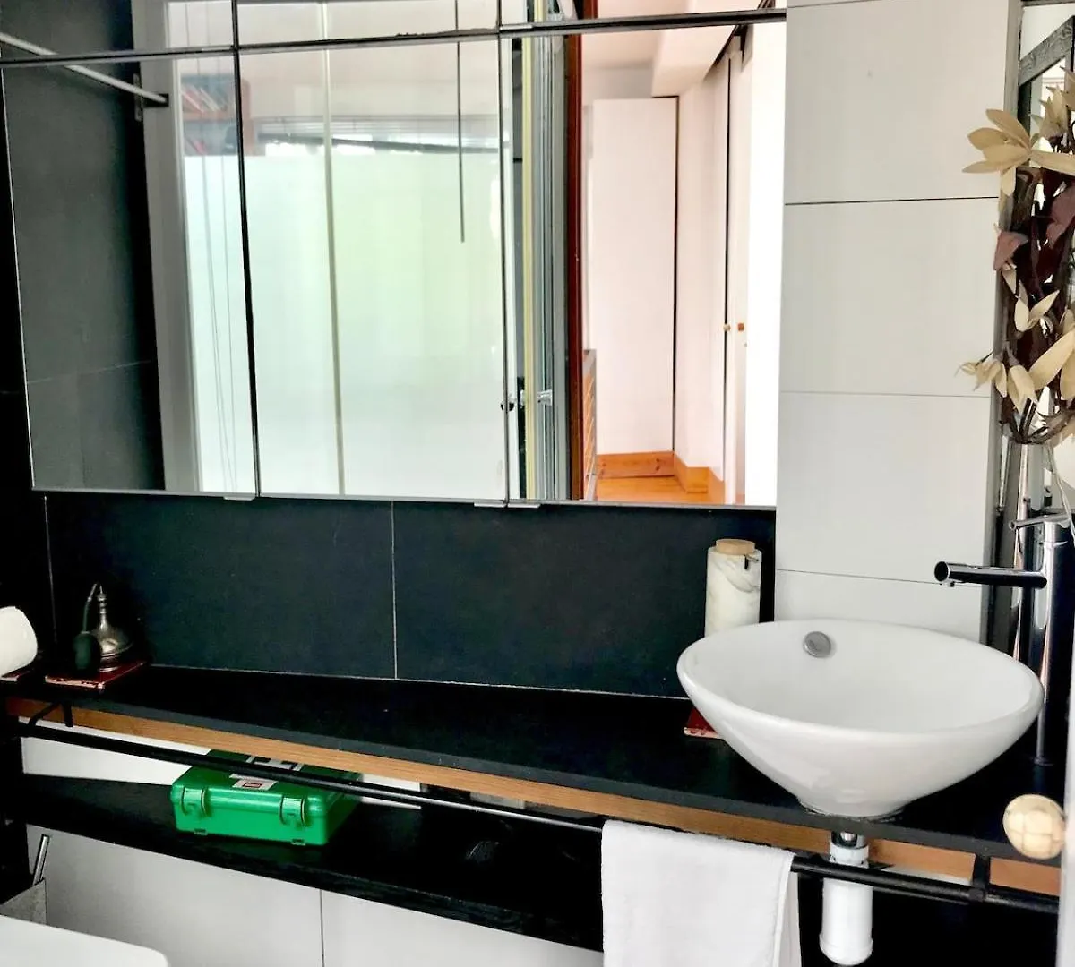 Apartment Amazing Mezzanine House With Garden - City Centre Lissabon
